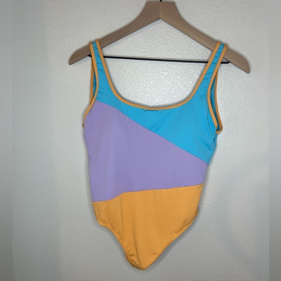 NEW Roxy Colorblock Party One Piece Swimsuit Medium - Picture 2 of 8